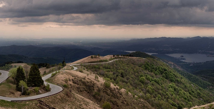 Il Giro d’Italia a lutto non passerà dal Mottarone: cambiato il percorso