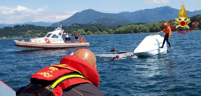 Famiglia si ribalta con la barca a vela: tre in salvo