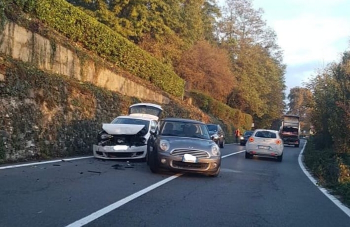 Tamponamento sulla ss33: nessun ferito