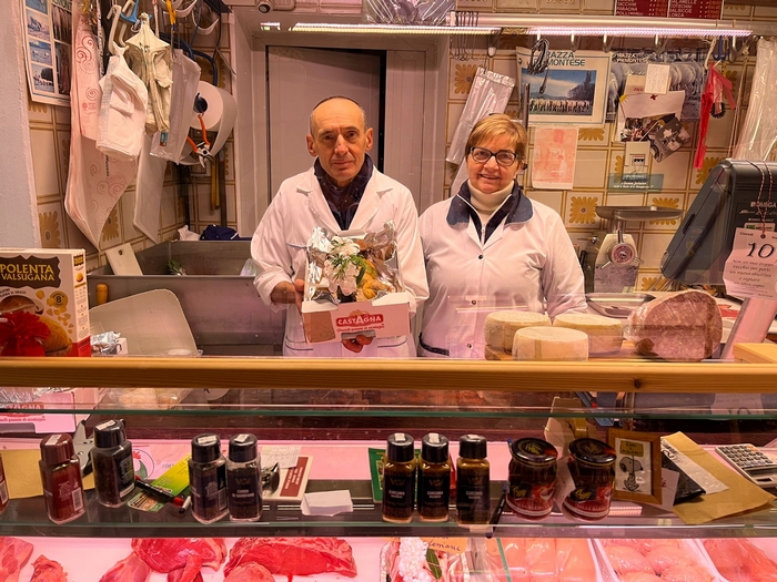 Cent’anni di bottega in due: chiude la storica macelleria Zana-Possi