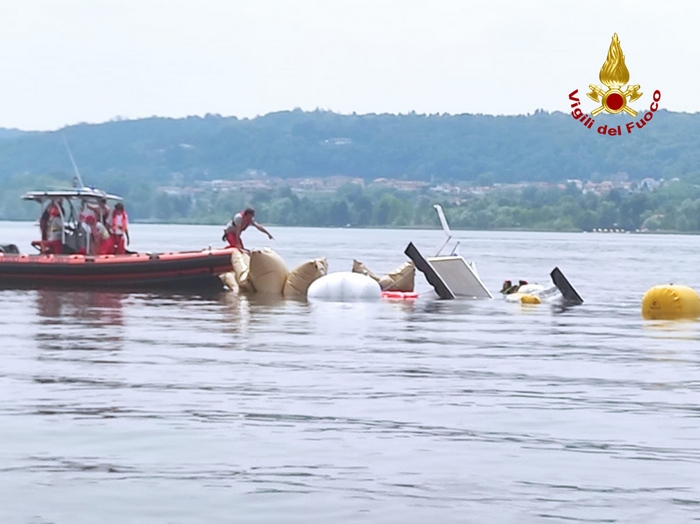 S'allungano i tempi di recupero dell'house boat affondato a Sesto