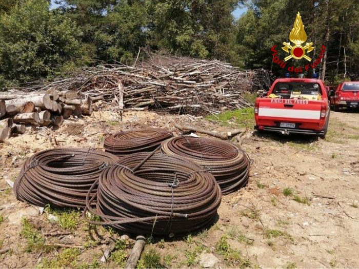 Rimossa la fune della funivia precipitata (foto)