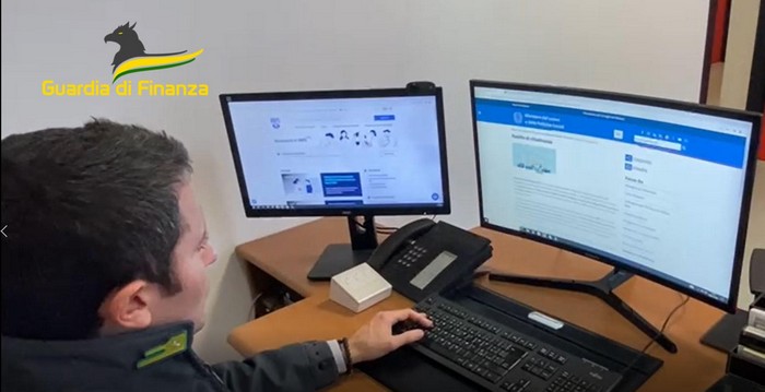 Tre milioni di reddito di cittadinanza senza titolo: 600 stranieri denunciati