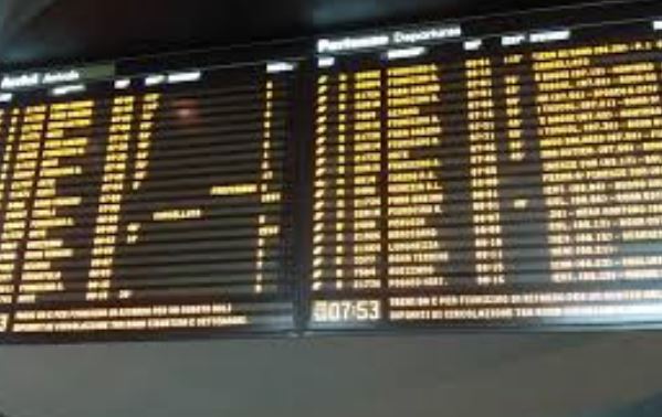 Guasto sulla linea, caos sui treni della Domo-Milano