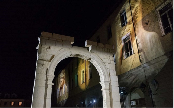 Gala sotto l'Arco di Palmira