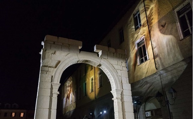 Arona: i contestati numeri sulle visite all’Arco di Palmira