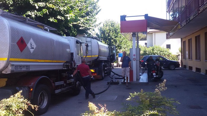 Arona, preoccupazione dei condomini vicino al distributore di  benzina