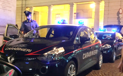 Aggredisce un giovane straniero al parco e gli sottrae 700 euro: denunciato per rapina