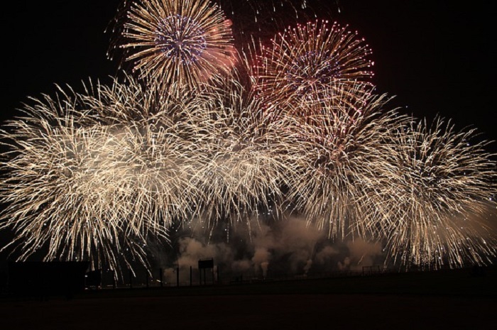 Fuochi d’artificio sul lago Maggiore: domenica ad Arona con eventi, durante il giorno