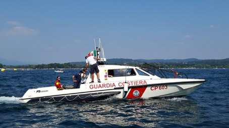 Barca s'incaglia nel Lago: fra gli occupanti anche alcuni bambini