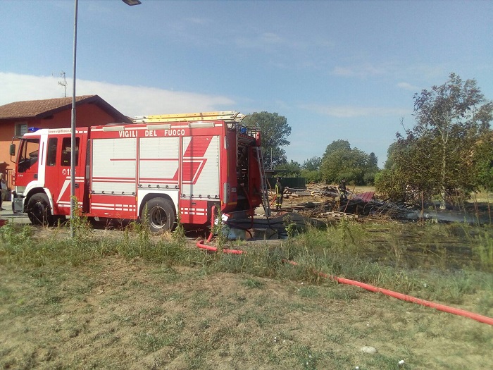 Recetto: incendio sterpaglie vicino ad abitazioni. Deceduto anziano residente
