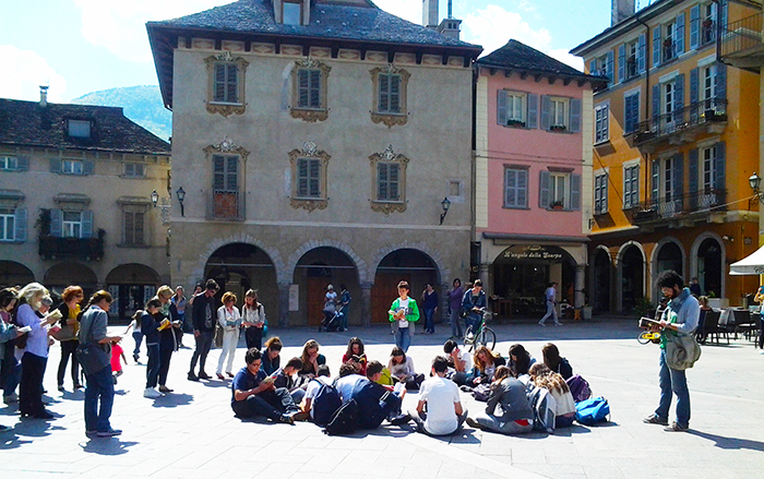 Flash Mob di alunni ed insegnanti per la Giornata mondiale della lettura