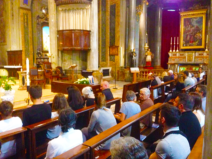 Gremita la Collegiata per l'ultimo saluto a Serena Prada