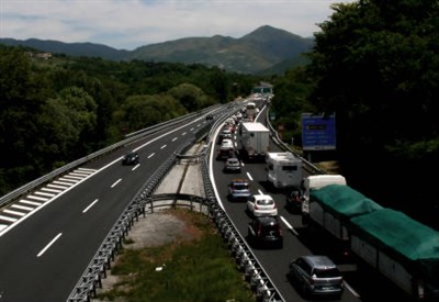 Incidente in galleria sull’A26, sette veicoli coinvolti