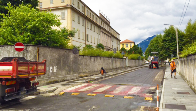 Asfalto nuovo davanti alle scuole Rosmini