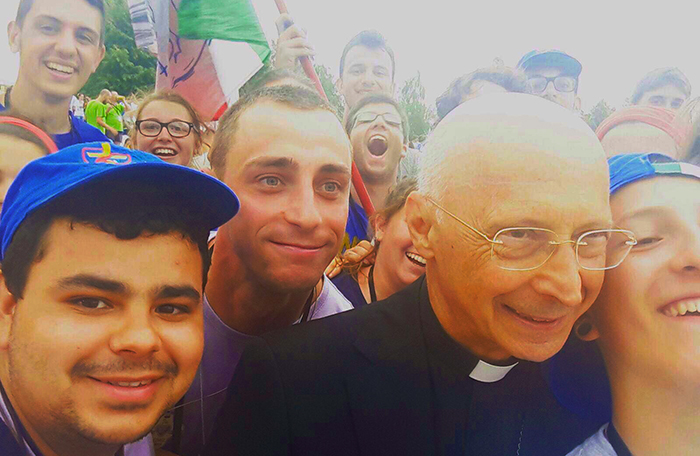 Il presidente della Cei, Cardinal Angelo Bagnasco, ricorda le sue escursioni tra i monti dell'Ossola. Videointervista