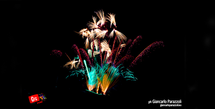 San Domenico: oltre mille spettatori a 2.000 metri per i fuochi d'artificio. Video e fotogallery