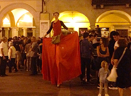 A Domo ritorna il “Fuori tutto”. Il 19 agosto gli affari si fanno in strada sino alle 24