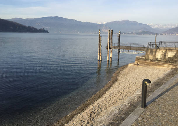 Il lago verso i minimi storici: altra riduzione sui traghetti