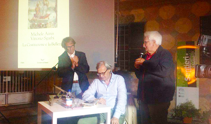 Vittorio Sgarbi protagonista in Vigezzo con il suo nuovo libro sulla Costituzione. Foto