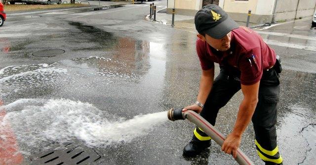 Allagamenti e piante cadute: il maltempo fa danni nel basso Verbano