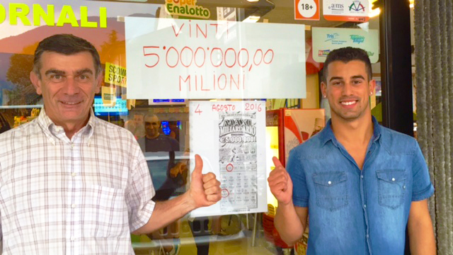 Un cliente abituale, cinquantenne, il vincitore dei 5 milioni al Gratta e Vinci. Videointervista