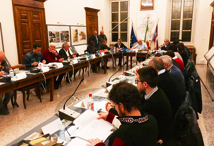 Chiude il laboratorio analisi del Vco, si farà tutto a Novara. Polemica in consiglio a Domo. Videointervista