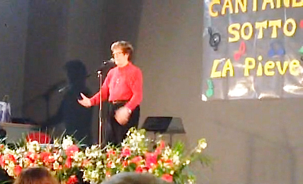 A “Cantando sotto la Pieve”, anche l'oriundo Roberto Danova, che ha scritto centinaia di canzoni per le rock star, dagli AcDc a Tom Jones. Videointervista