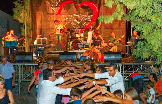 Il 24 aprile in piazza Mercato torna la festa calabrese con “Evviva a ‘ccu balla” della Kardhja San Carlo di Condufuri