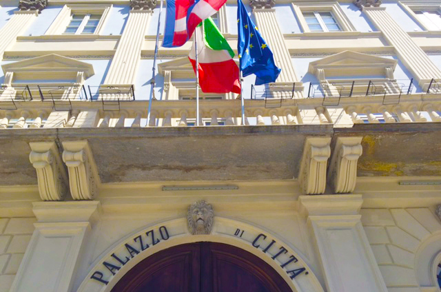 Problemi per autenticare le firme all'anagrafe domese, rischio per le liste. Gallo: “Si attivi il sindaco”