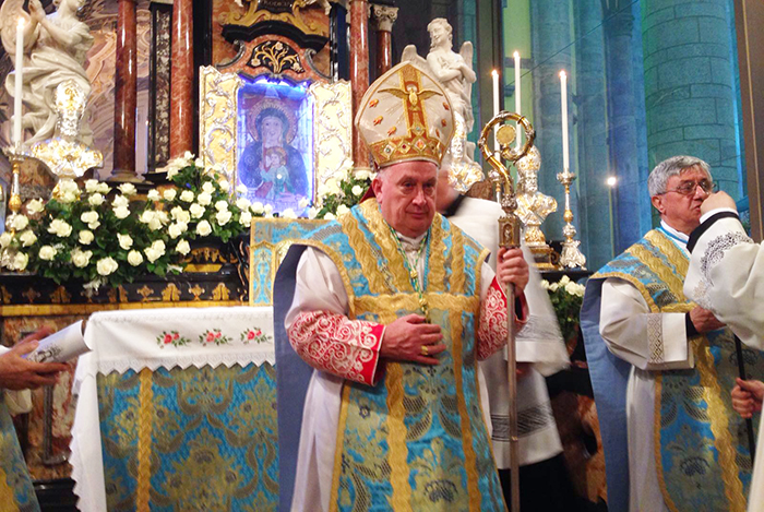 A Re anche il vescovo per la celebrazione del miracolo del sangue. Videointervista e fotogallery