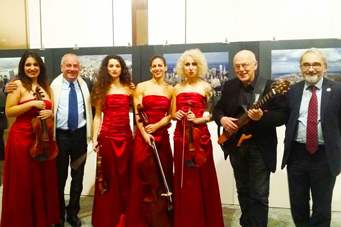 Quartetti d'archi e musiche dei Beatles per la chiusura della mostra sulle Torri gemelle. Video e foto