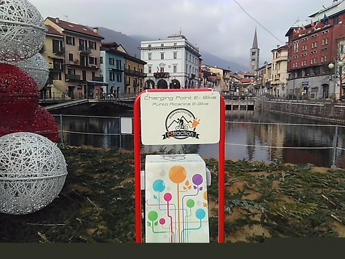 Nasce Charging point e-bike ad Omegna. Per ricaricare bici, telefono ma anche il conducente. Videointervista
