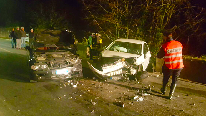 Incidente a Crevola, schianto tra due auto. Fotogallery