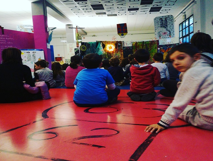 In ludoteca prosegue “Natale a testa in giù” con le fiaccole e  letture intorno al fuoco