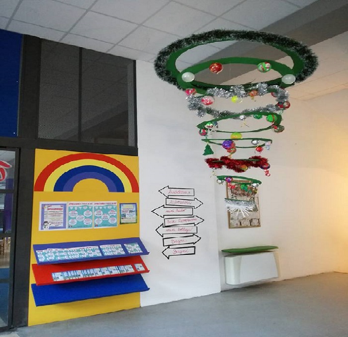 Il Natale è a testa in giù, in Ludoteca.