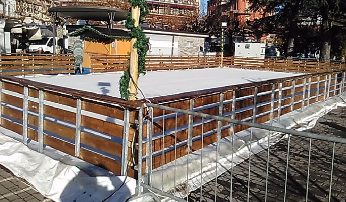Pista di pattinaggio sul ghiaccio aperta tutto il giorno da venerdì 23 dicembre