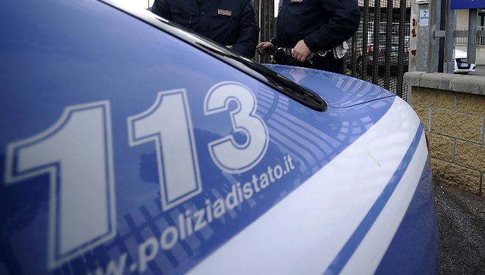 In cerca della ex per aggredirla trova un parente di lei e la polizia