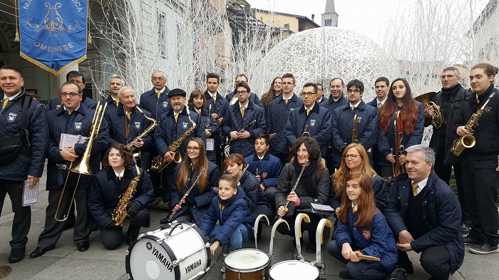 La musica in città con la Nuova Filarmonica Omegnese. Fotogallery