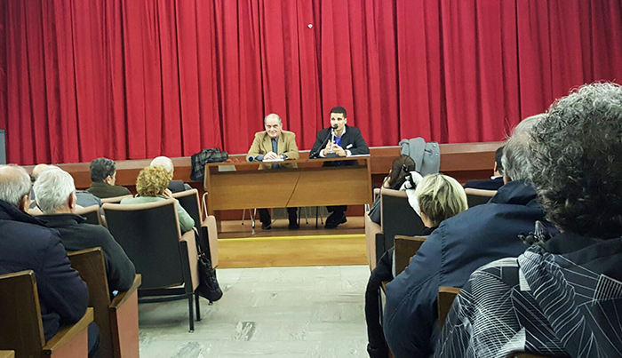 Partecipata riunione per recuperare i soldi persi con le azioni bancarie