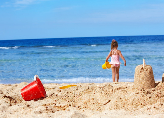 Porta la figlia in vacanza e la moglie lo denuncia. Ma non è colpevole