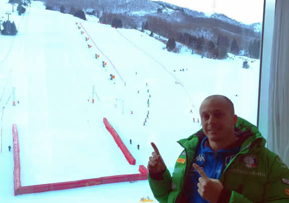 Tanta neve, e una camera ottima per studiare il tracciato, per Max Blardone in Giappone