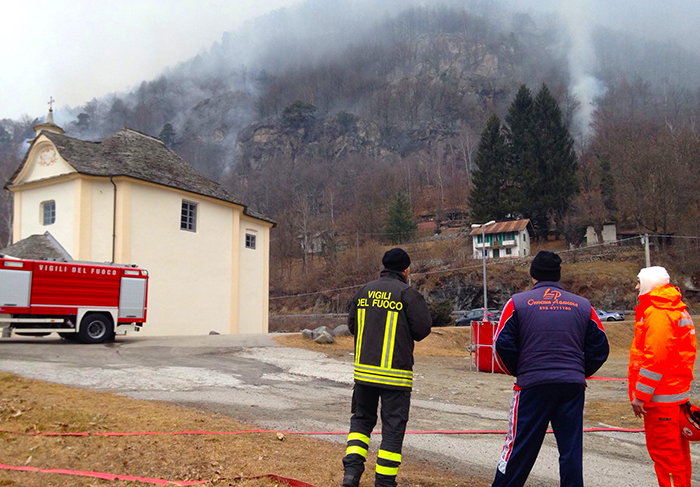 Incendio sopa Malesco, due case sfollate