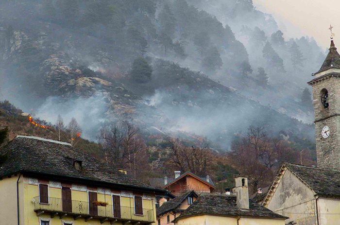 Vigezzo: migliora la situazione incendio, riaperta la statale 337