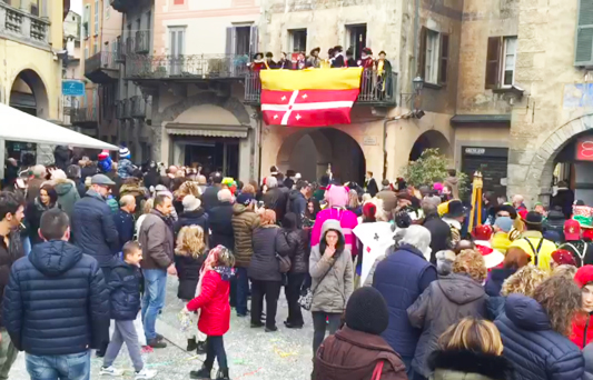 Carnevale domese: Togn e Cia sposi in piazza Mercato nel giorno di San Valentino. Video e fotogallery