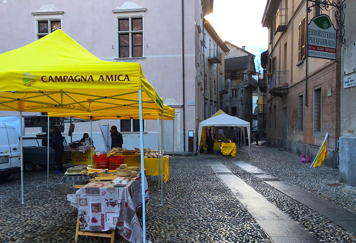 Il Mercato agricolo in piazza Chiossi