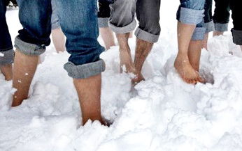 Domenica a Macugnaga la corsa a piedi nudi nella neve per ricordare la ritirata di Russia