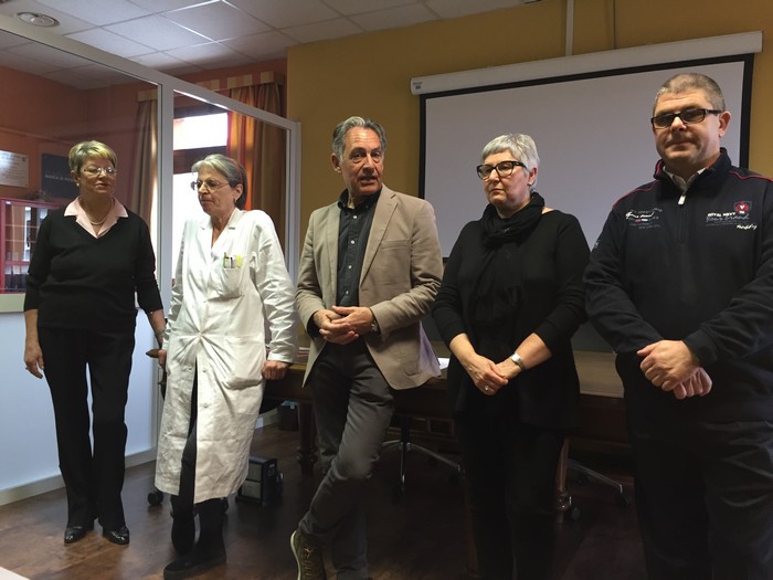 Un anno di generosità: 3.000 euro all’Oncologia in ricordo di Bruno Comoli (foto)