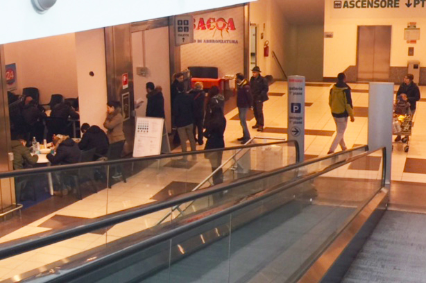 Selezioni all' Ossola Shopping Center: “C'è lavoro in Vallese, soprattutto come manovale”. Videointervista