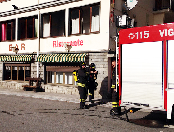 Si incendia la friggitrice, Vigili del fuoco intervengono in albergo a Mozzio